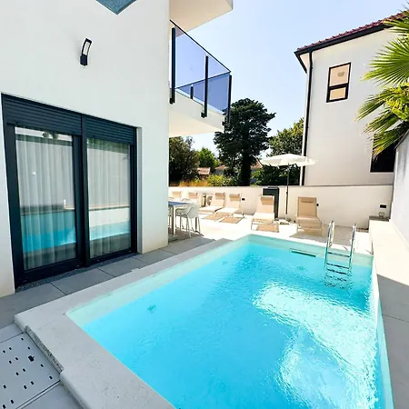 Villa Sorelle 2 *